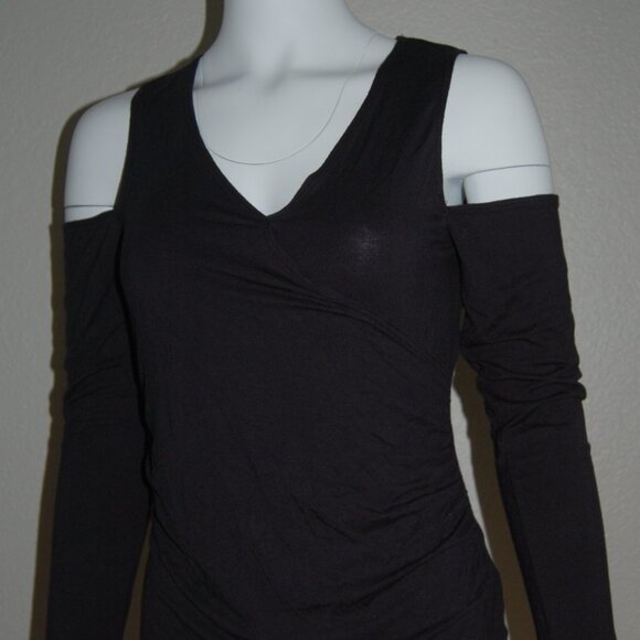 NWOT Abercrombie & Fitch, Viscose Cold Shoulders Ruched Top, Women Size M, Black - Picture 4 of 6